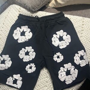 BRAND NEW SIZE MEDIUM Denim tears shorts